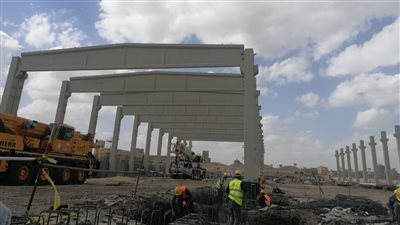 بدء تركيب الهيكل الخرساني الرئيسي لأكبر مصنع غزل في العالم بالمحلة