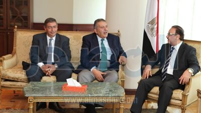 وزير الاتصالات يبحث مع رئيس اتحاد الغرف التجارية مشروع 