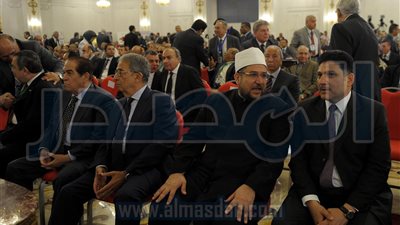 بالصور.. الحكومة ورجال الأعمال في مؤتمر 