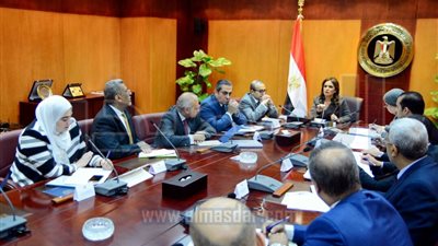 سحر نصر تترأس أول اجتماع للجنة إعداد مسودة قانون الاستثمار