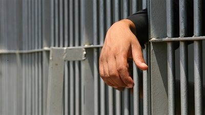 ضبط شخص لقيامه بتزوير مستندات رسمية وبيعها للمواطنين