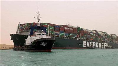 ازدحام السفن في قناة السويس يستمر لأسبوع حال تحرير «إيفر جيفن» مساء اليوم