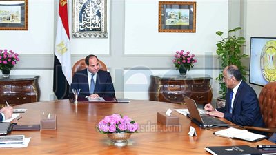 السيسي يبحث مع محافظ البنك المركزي تنفيذ برنامج الإصلاح الاقتصادي