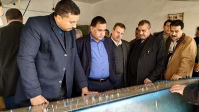 رئيس هيئة السكة الحديد يتفقد مشروعات كهربة إشارات خط 