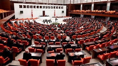 البرلمان التركي يوافق على نشر قوات عسكرية في قطر
