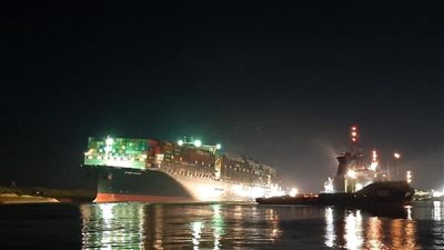 بدء تعويم سفينة الحاويات البنمية EVER GIVEN بنجاح