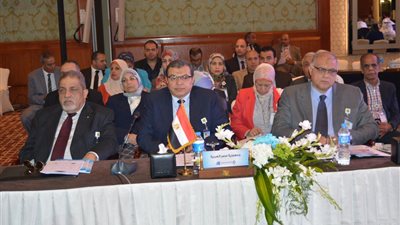  تجديد 471 عقد عمل  للمصريين بالإمارات خلال مايو