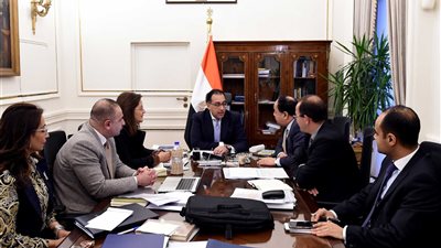 رئيس الوزراء يبحث مع وزيري التخطيط والمالية موازنة العام المقبل