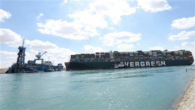 السفينة الجانحة تتحرك نحو منطقة البحيرات