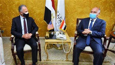 وزير النقل يبحث مع السفير الأمريكى التعاون في مجال مترو الأنفاق