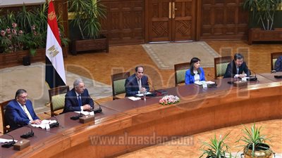 السيسي يستقبل وفدًا من المستثمرين العرب والأجانب