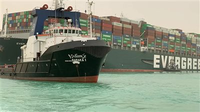 رئيس هيئة قناة السويس: لا إصابات أو وفيات أو تلوث بسبب «جنوح السفينة»