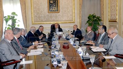 اليوم.. شريف إسماعيل يرأس اجتماع الحكومة لمناقشة الأوضاع الاقتصادية