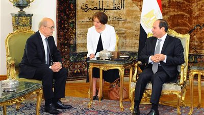 السيسى لوزير خارجية فرنسا: الإرهاب يمتد إلى العالم بأسره