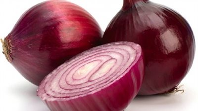 دراسة: البصل الأحمر يدمر الأورام السرطانية