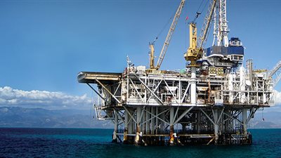 انخفاض أسعار النفط 2% بفعل تقلبات السوق