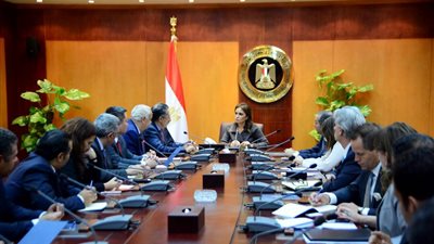 سحر نصر تتفق مع غرفة التجارة الأمريكية على الترويج لخطوات جذب الاستثمار