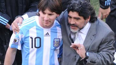 مارادونا وميسي يجتمعان على أرضية الملعب في 