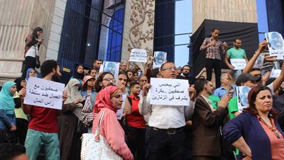 وقفة للصحفيين أمام النقابة احتجاجًا على احتجاز قلاش والبلشي وعبد الرحيم