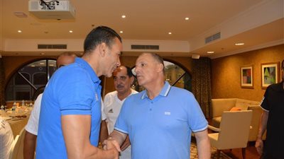 أبو ريدة يتفقد معسكر الفراعنة قبل موقعة تونس 