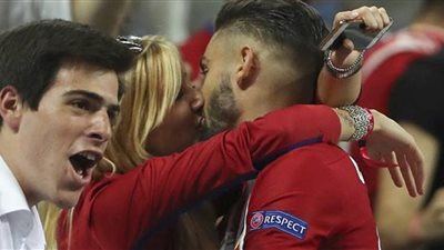 صور: سر الحسناء التي خطفت الأنظار بـ