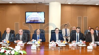 الملا يناقش الموازنات التخطيطية الجديدة لشركات البترول