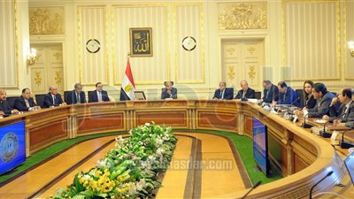 الحكومة: أرصدة السلع الأساسية كافية