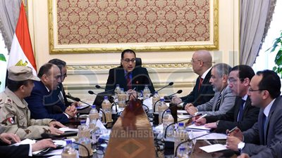 رئيس الوزراء يبحث الموقف التنفيذي والمالي لعدة مشروعات آثرية