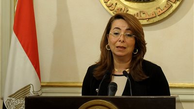 السيسي يوافق على منح 2,5 فدان لـ 978 أسرة في قنا