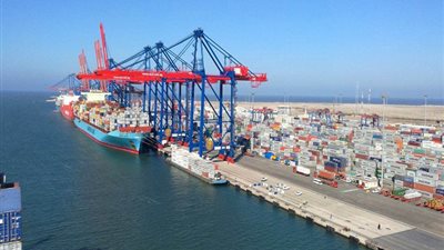 تداول 19 سفينة بضائع وحاويات بموانئ بورسعيد رغم سوء الطقس