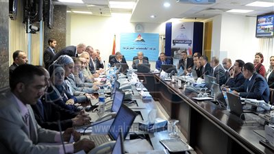 رئيس الوزراء يجري اتصالات مع المحافظين للاطمئنان على سير العملية الانتخابية