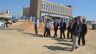 مسئولو جهاز «العاشر من رمضان» يتفقدون مشروعات المدينة