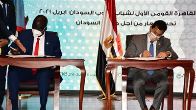 وزير الشباب ونظيره بجنوب السودان يوقعان بروتوكول تعاون مشترك