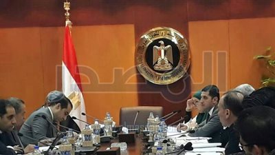 لجنة إعداد لائحة قانون الاستثمار تعقد اجتماعها الثاني لإنهاء المسودة الأولى