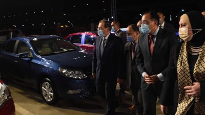 مدبولى يُسلم مفاتيح سيارات أول دفعة من المستفيدين بمبادرة إحلال المركبات