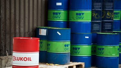 روسيا اليوم: تجار يخبئون النفط لبيعه وقت ارتفاع الأسعار