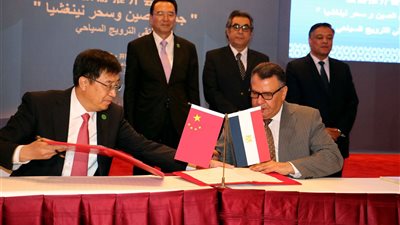 صور: توقيع اتفاقية تعاون مع الصين في مجال الترويج السياحي المصري