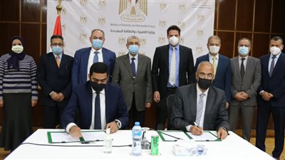 باستثمارات 38 مليون يورو.. توقيع عقد إنشاء محطة شمسية في الزعفرانة