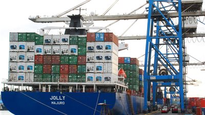 فتح مينائي الإسكندرية والدخيلة بعد تحسن الأحوال الجوية