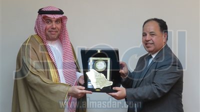 تعاون بين «المالية» والمركز الثقافي الكندي لتدريب العاملين بالوزارة