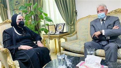 وزيرة التجارة تبحث مع محافظ جنوب سيناء تنمية المناطق الصناعية والحرفية