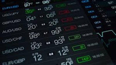 الدولار يهبط بفعل بيانات أمريكية ضعيفة