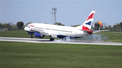 فيديو: لحظات غيرت مصير طائرة ركاب في ليفربول