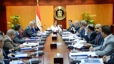 لجنة إعداد اللائحة التنفيذية لقانون الاستثمار تعقد اجتماعها الرابع 