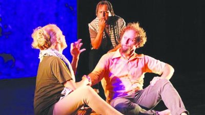 نقاد: مهرجان مسرح مايو الفرنسى الـ26 نسائي وسياسي