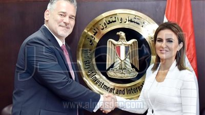 سحر نصر تبحث مع 