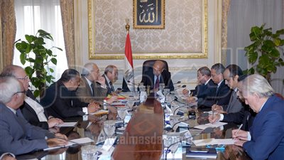 رئيس الوزراء يوجه بتشكيل لجنة لتحسين رواتب أعضاء نقابة المهندسين