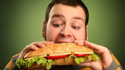 نوبات الأكل المنتظمة تنذر باضطراب نهم الطعام! 