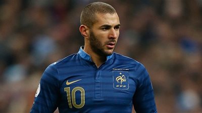 برلمانية فرنسية ترد على تصريحات بنزيمة: اذهب إلى بلدك