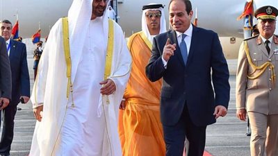 السيسي يودع ولي عهد أبو ظبي في ختام زيارته لمصر
